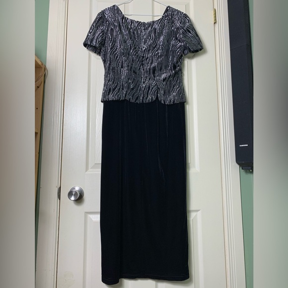 Joseph Ribkoff | Black Velvet Silver Metallic Short Sleeve Dress - 8 - Picture 9 of 12